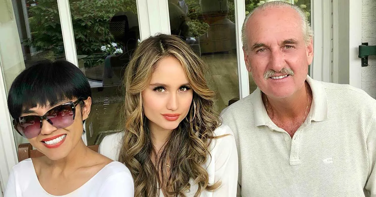 Cinta Laura Dibanjiri Doa Saat Kembali ke Pelukan Orang Tua