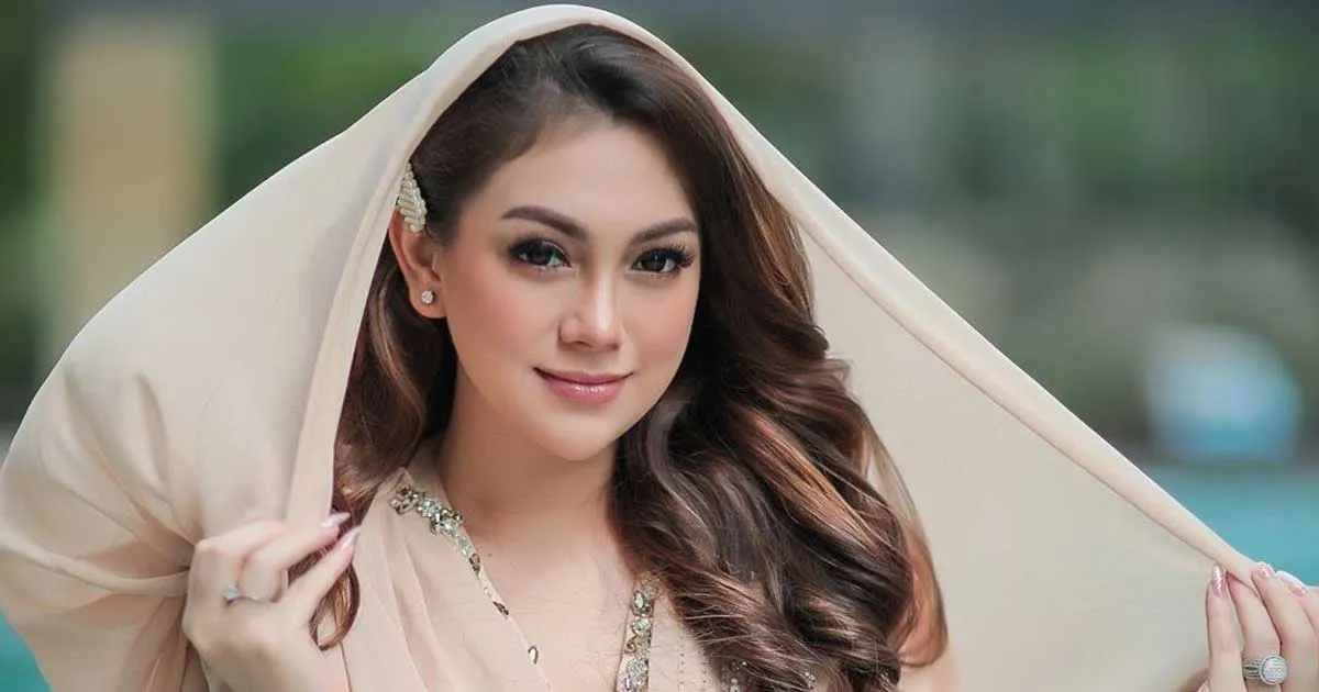 Alasan Celine Evangelista Berkerudung di Acara 7 Bulan Kehamilannya