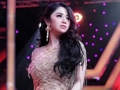 Curhat Dewi Perssik