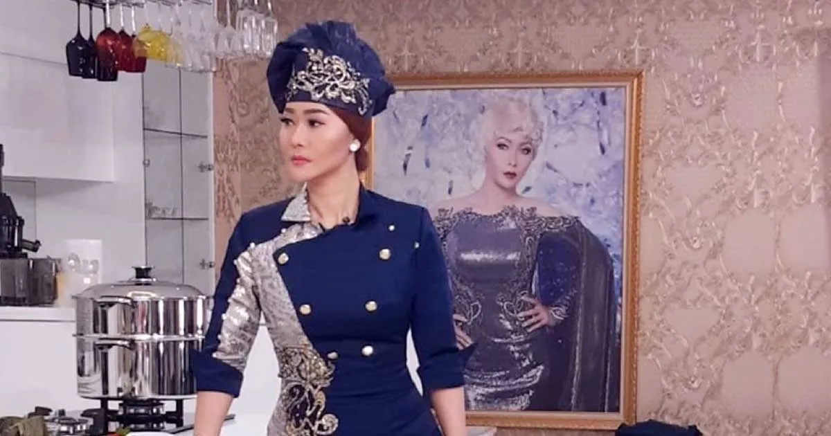 Cantiknya Inul Daratista dengan Style Hijab Monokrom