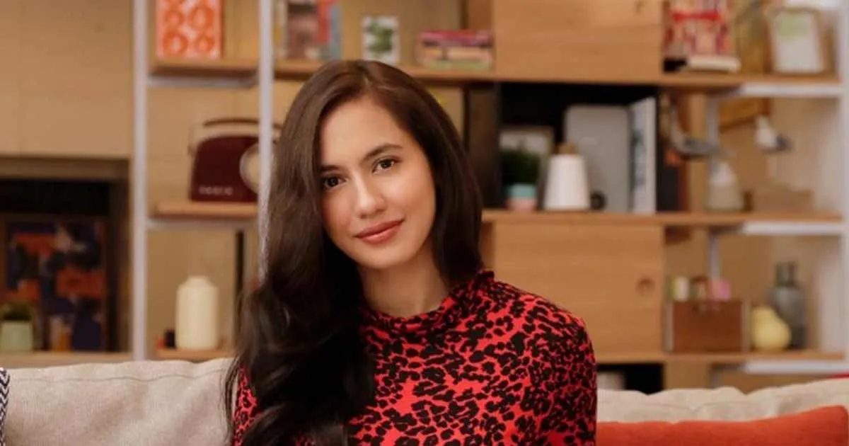 Ketika Pevita Pearce Bertransformasi Jadi Meriam Bellina