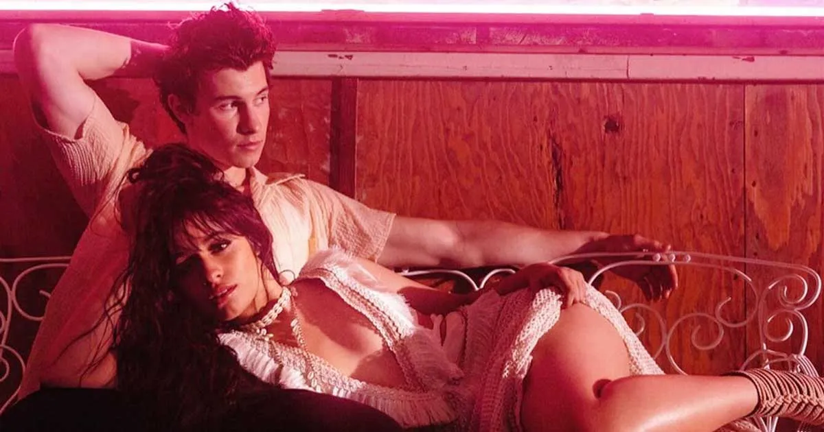 Tepis Isu Pacaran, Shawn Mendes & Camila Malah Terciduk Ciuman