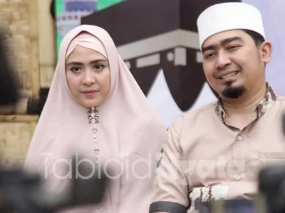 ustaz-solmed-dan-april-jasmine