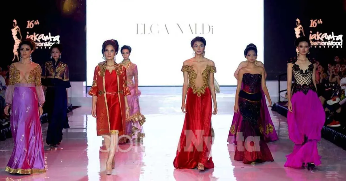 Elga Naldy Sulap Kain Saree dan Tenun Songket Jadi Outfit Kekinian