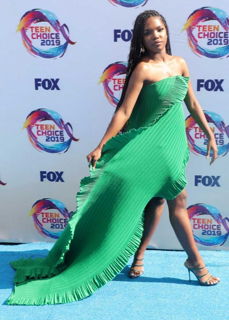 busana-terbaik-teen-choice-awards-2019-Ryan-destiny