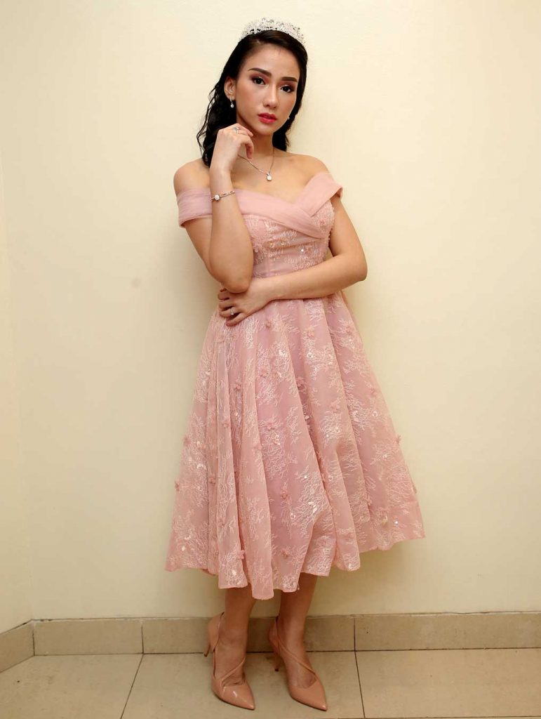busana-warna-cerah-1