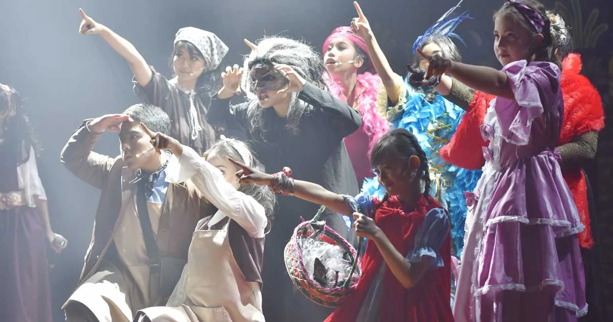 Drama Into The Woods Jr. Terbangkan Penonton ke Negeri Dongeng