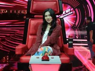 isyana-sarasvati-jadi-coach-the-voice-indonesia