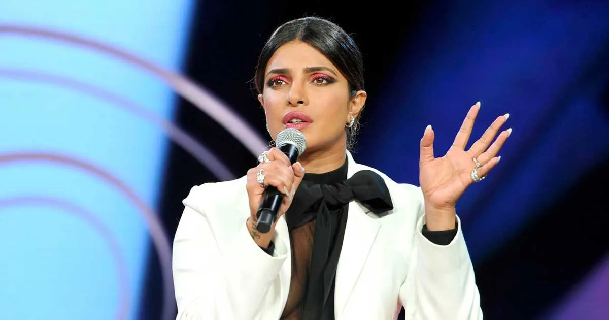 Priyanka Chopra Bereaksi Saat Disebut Munafik di Depan Publik