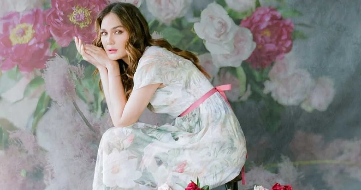 Luna Maya Hujani ‘Suami’ dengan Ciuman di Hari Ulang Tahunnya