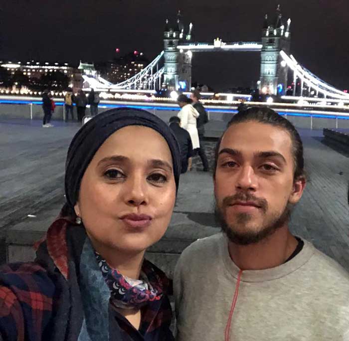 Ayu Azhari di Inggris