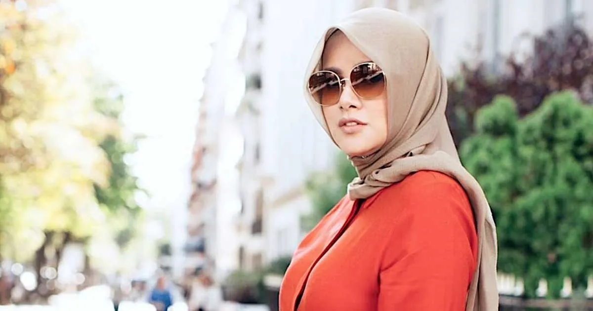 Olla Ramlan Beri Hadiah Kepada Si Penabrak Mobilnya