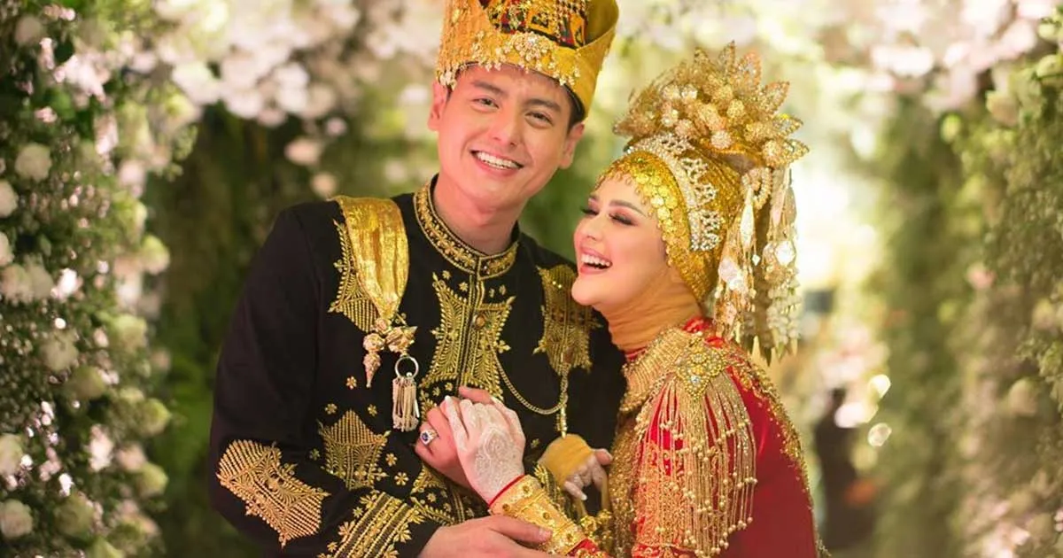 Pamer Test Pack dan Mohon Doa, Cut Meyriska Hamil?