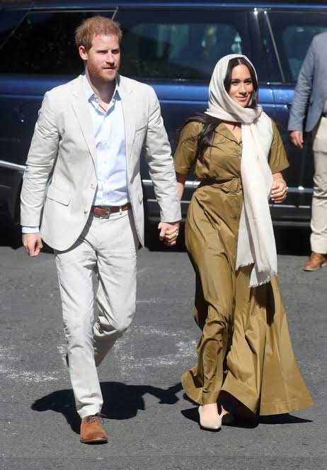 meghan-markle-berkerudung-di-masjid