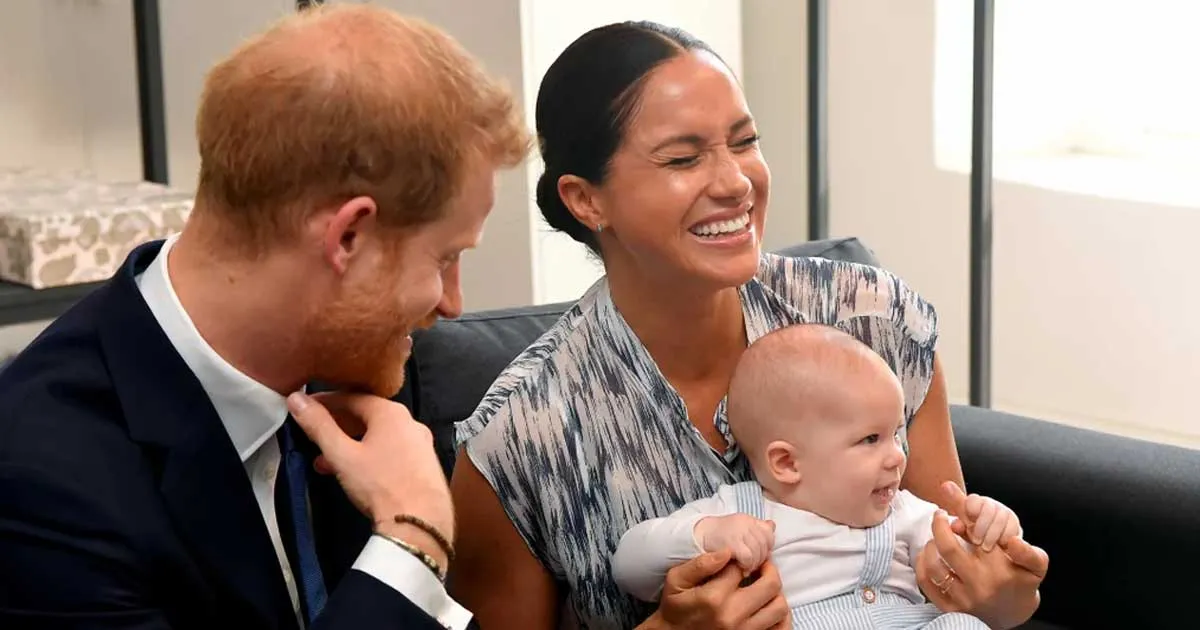 Meghan-Harry Diteror saat Bermain dengan Sang Putra