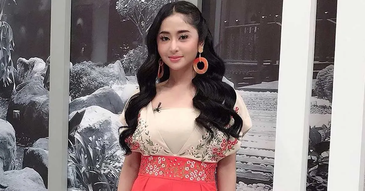 Respons Dewi Perssik Saat Disinggung Soal Momongan