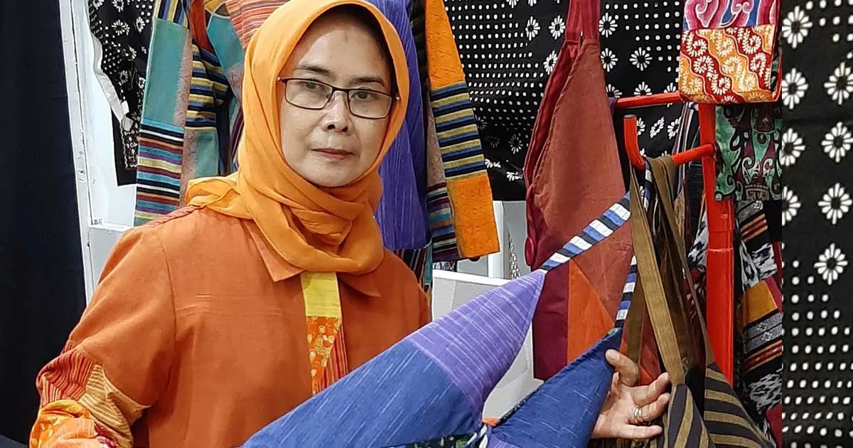 Lala Gozali Olah Limbah Fashion Jadi Produk Bernilai Tinggi