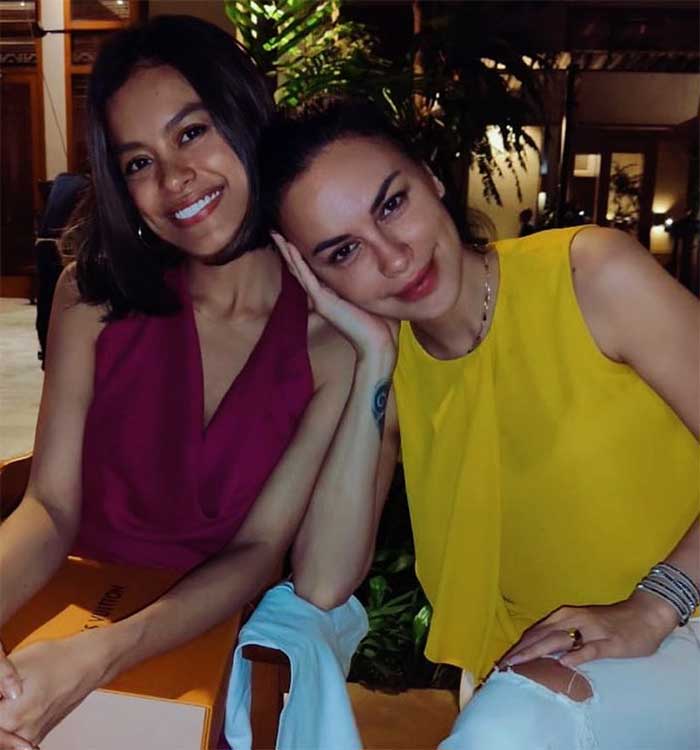 Ibu dan anak artis