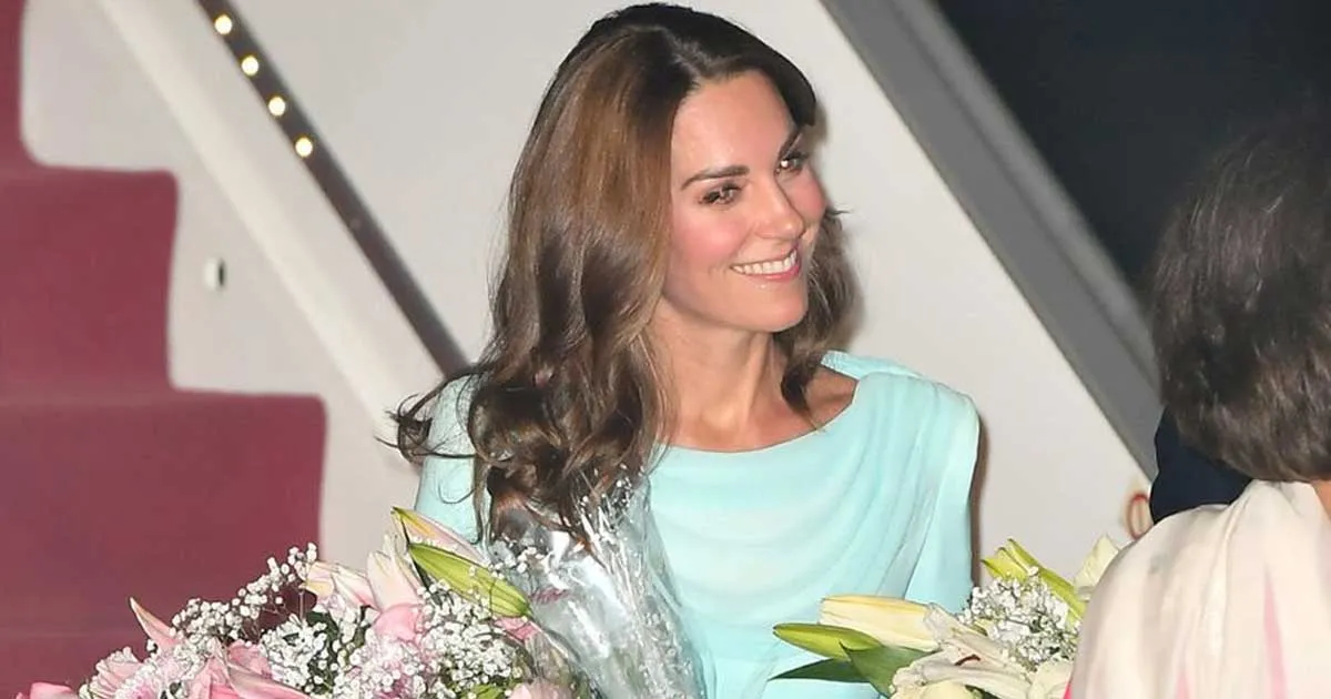 Cantiknya Kate Middleton Kenakan Baju Tradisional Pakistan
