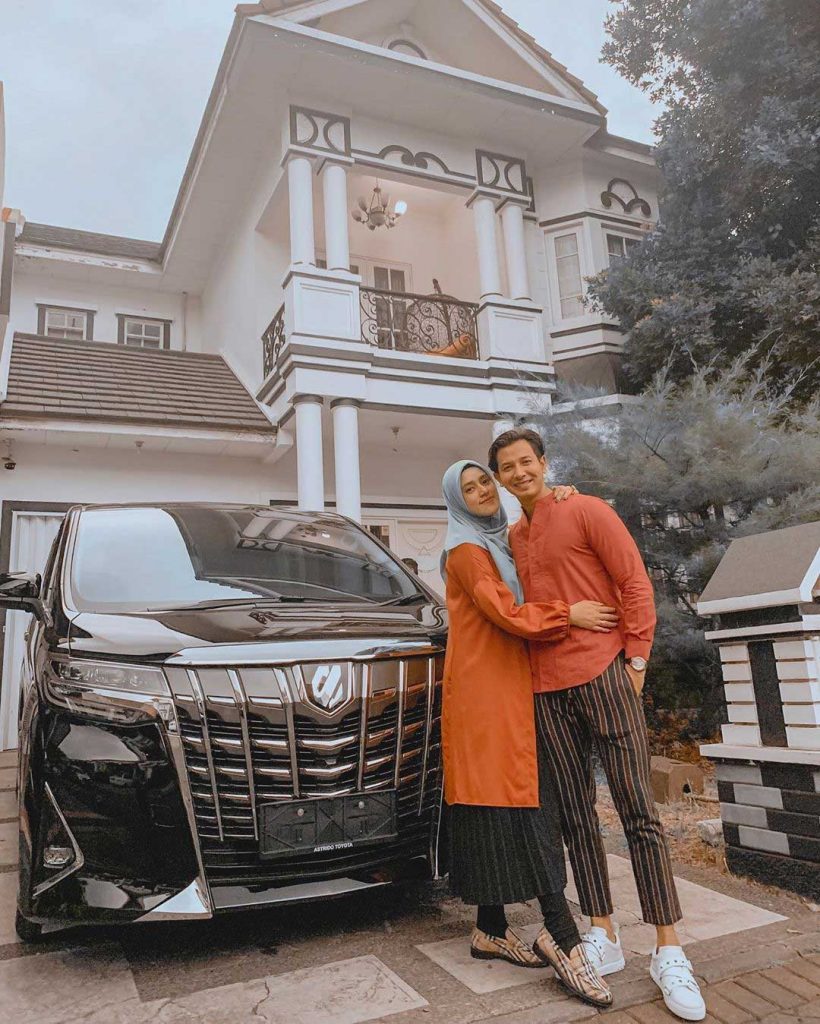 fairuz-dapat-hadiah-dari-sony
