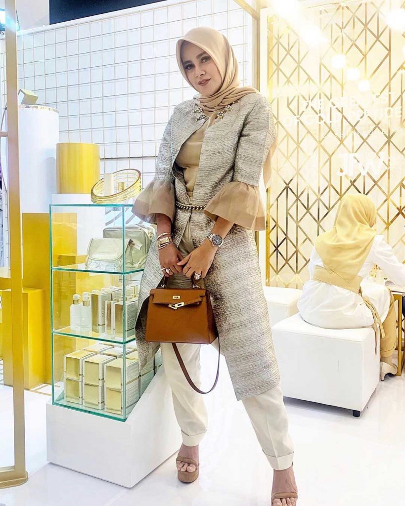 gaya-olla-ramlan-berhijab-untuk-kerja