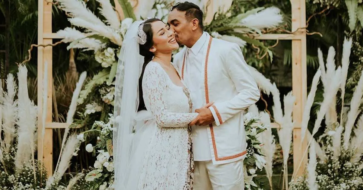 Gandeng Tangan Glenn Fredly, Mutia Ayu: Kamu Selalu Jadi Penuntunku