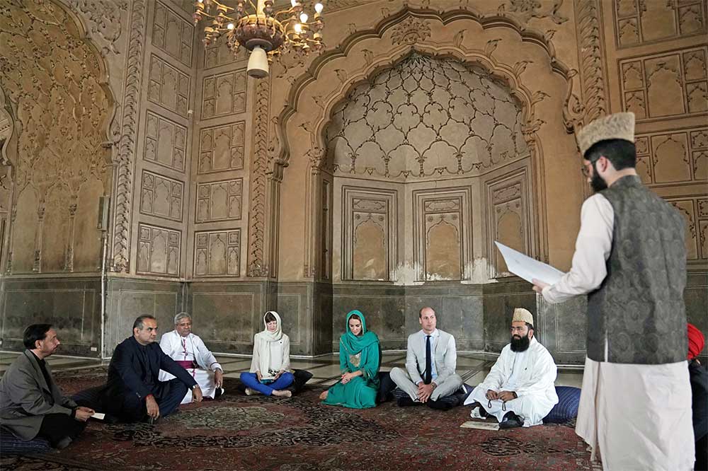 kate-middleton-di-masjid-lahore