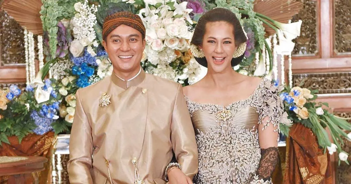 Eloknya 9 Busana Paula Verhoeven di Upacara 7 Bulan Kehamilannya
