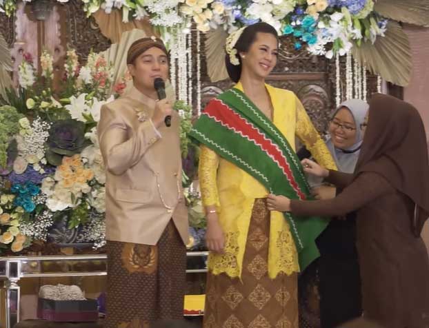 kebaya-paula-verhoeven-hamil-2
