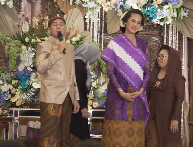 kebaya-paula-verhoeven-hamil-3