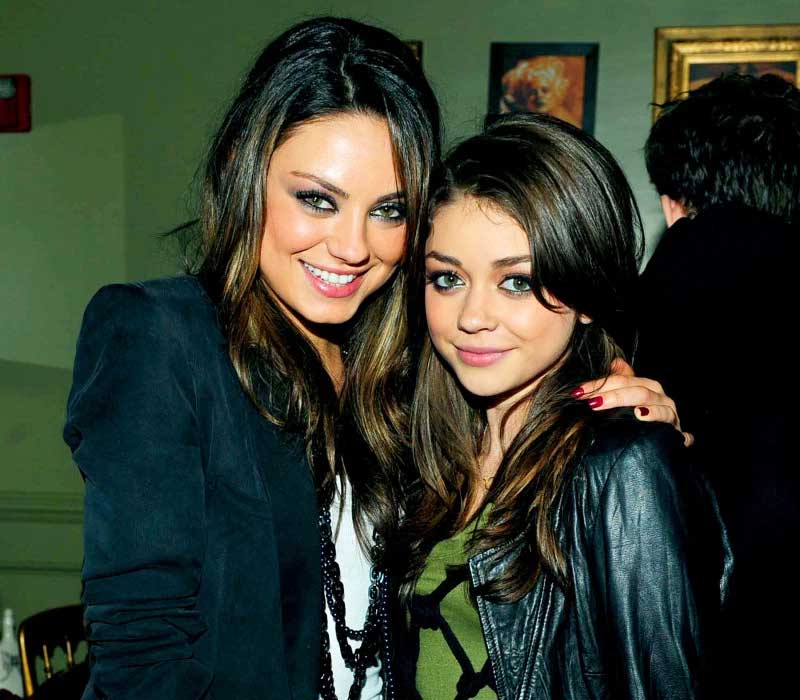 mila-kunis-dan-sarah-hyland-kembar