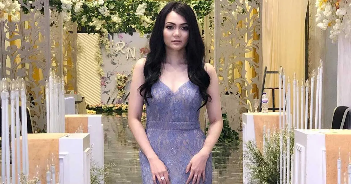 Cara Cerdas Rina Nose Atasi Permasalahan Hidupnya