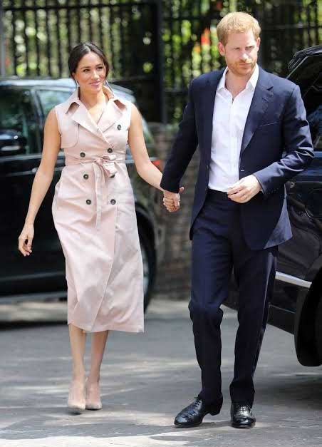 trench-coat-meghan