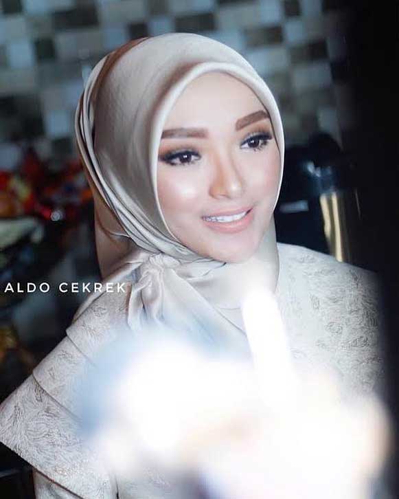 zaskia-gotik-berhijab