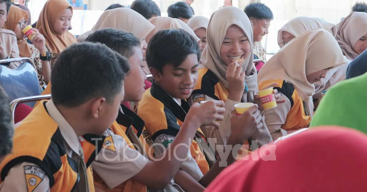 Keseruan Ratusan Milenial Nikmati Cita Rasa Jamu Tradisional