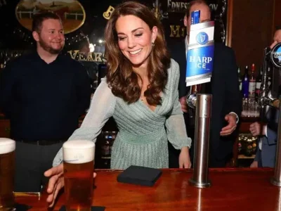 kate-middleton-di-pub-rapat-wali-murid