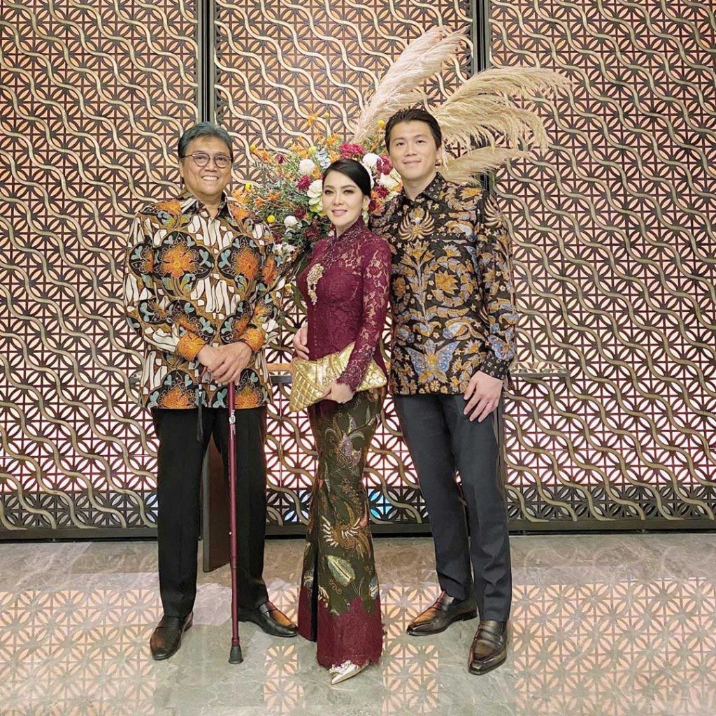 syahrini-kebaya-anne-avantie