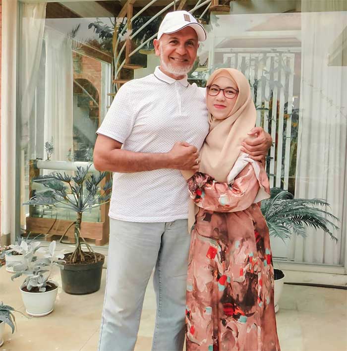 Pasangan artis beda usia