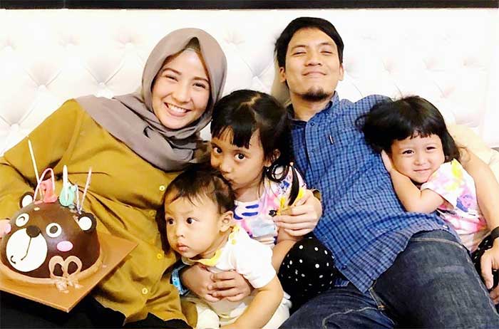 Pasangan artis beda usia