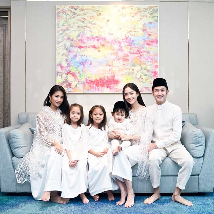 Pasangan artis beda usia