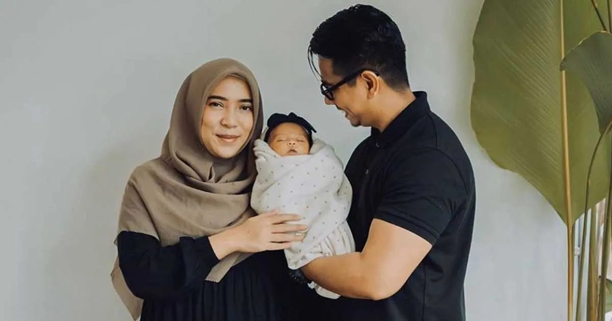 Reaksi Suami Saat Fitri Tropica ‘Omeli’ Bayinya yang Masih 1 Bulan