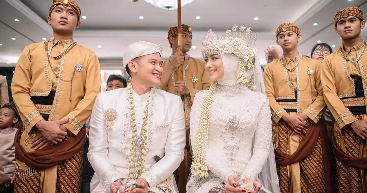 Mengenal Prosesi Pernikahan Adat Sunda Citra Kirana dan Rezky Adhitya