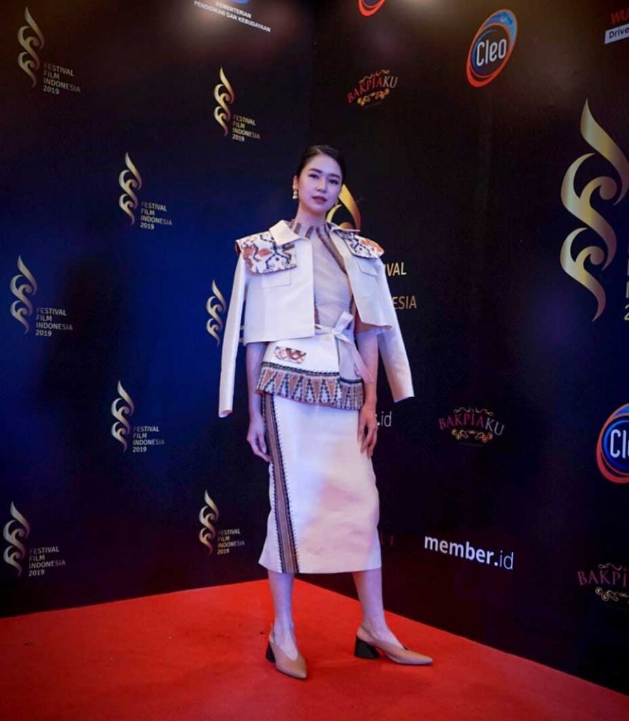 gaun-laura-basuki