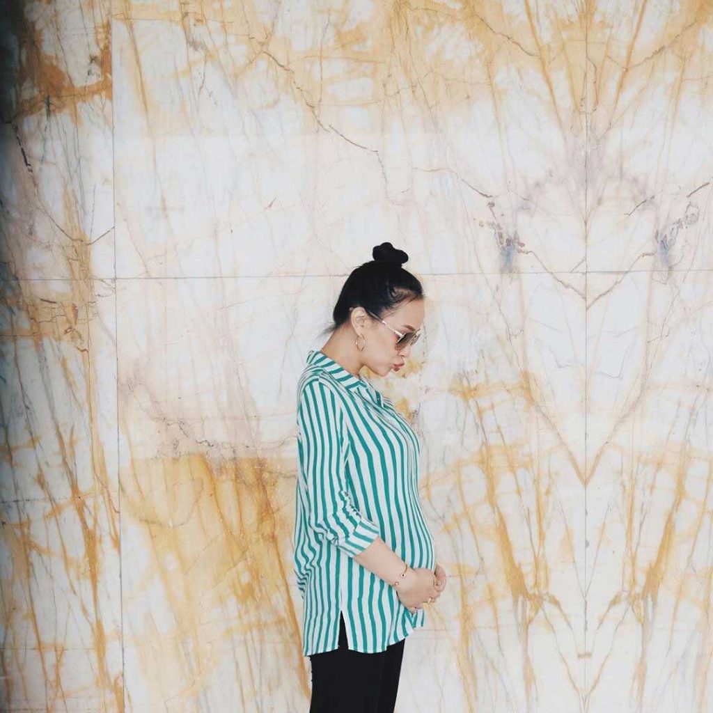 kehamilan-yuanita-christiani-baby-bump-perut-buncit