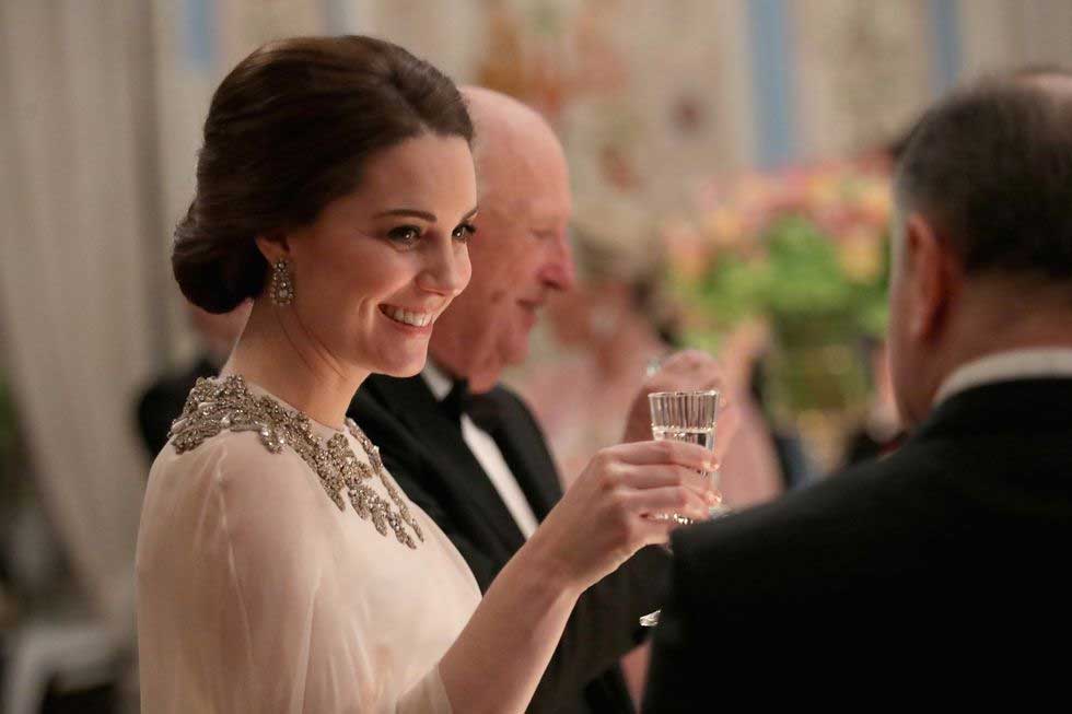 makan-malam-resmi-royal-family
