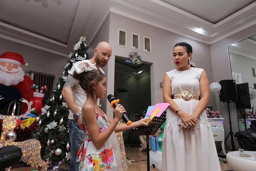 pohon-natal-artis-melaney-ricardo