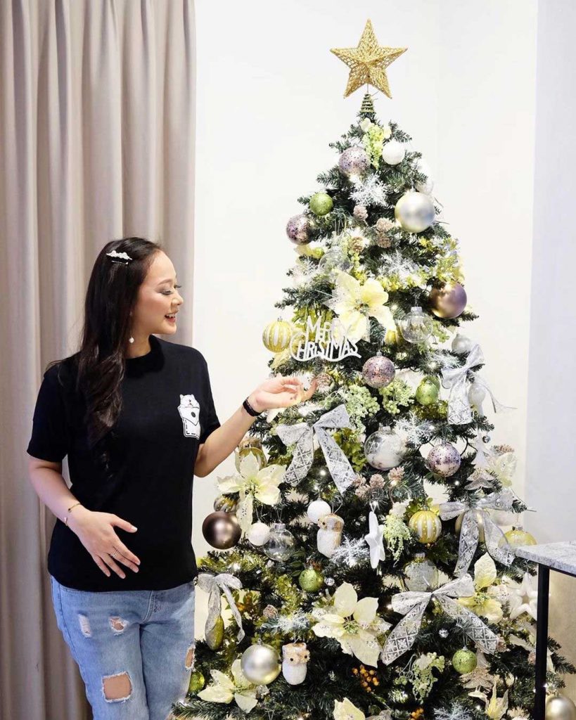 pohon-natal-artis-yuanita-christiani