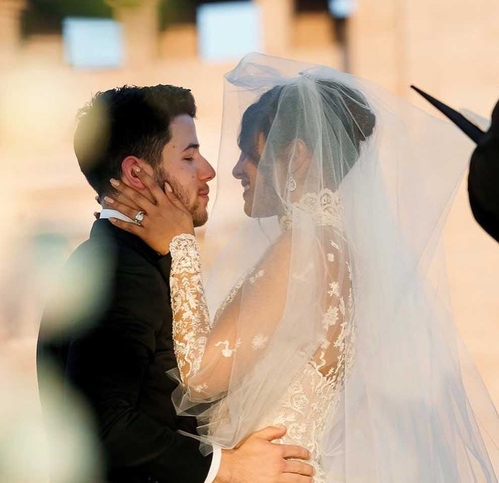 ulang-tahun-pernikahan-priyanka-chopra-dan-nick-jonas-1