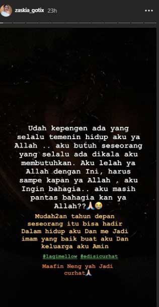 zaskia-gotik-belum-menikah-sedih