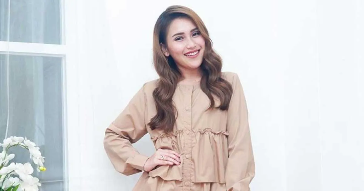 Serunya Ayu Ting Ting Saat Main Sepak Bola